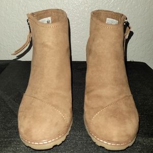 Toms Wedge Booties - Camel. Women's size 6.